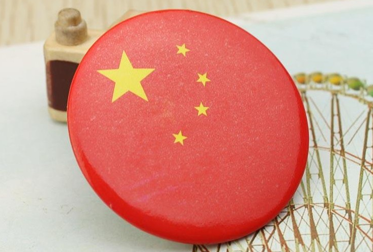 小胸章